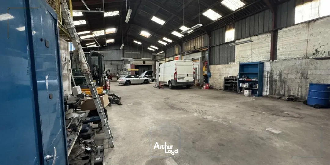 TOURS SUD JOUE - POCHE ROCADE - A VENDRE BATIMENT DE 770 M² SUR TERRAIN DE 6 104 M²