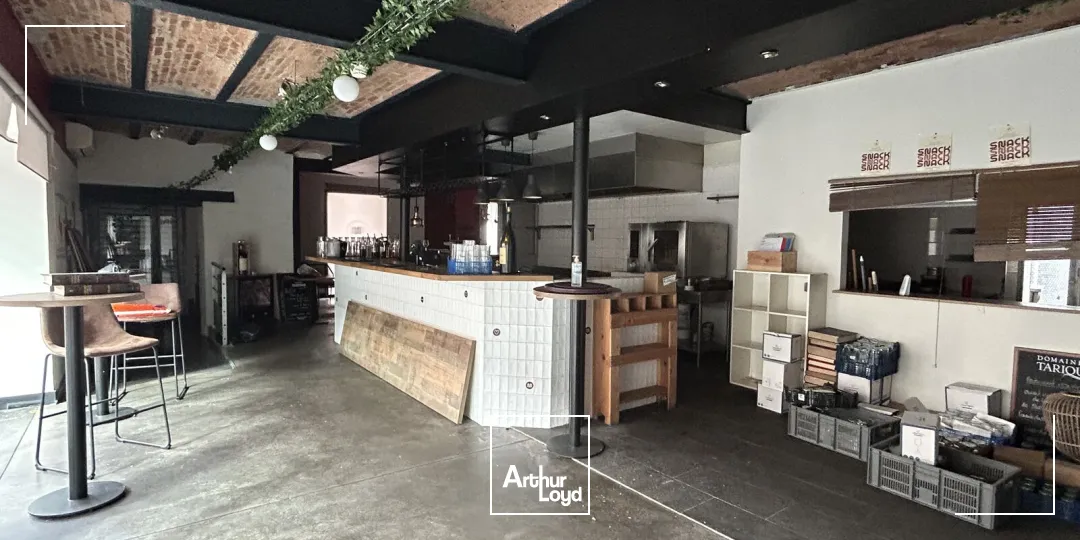 À louer aux Chartrons à Bordeaux un local commercial sur deux niveaux d'environ 320 m²