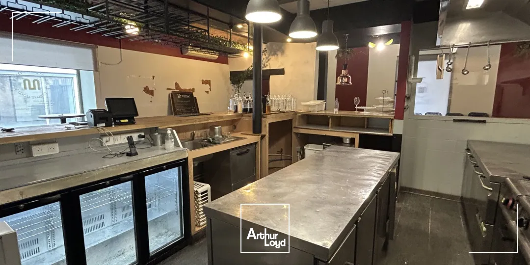 À louer aux Chartrons à Bordeaux un local commercial sur deux niveaux d'environ 320 m²