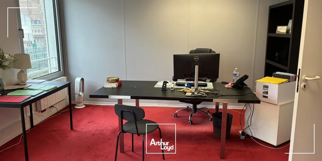 Bureaux lumineux à louer - La Madeleine, aux portes de Lille, avec parking et transports en commun immédiats !