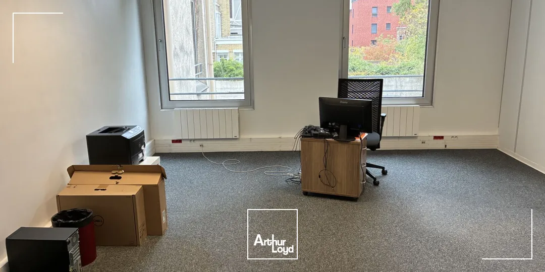 Bureaux lumineux à louer - La Madeleine, aux portes de Lille, avec parking et transports en commun immédiats !