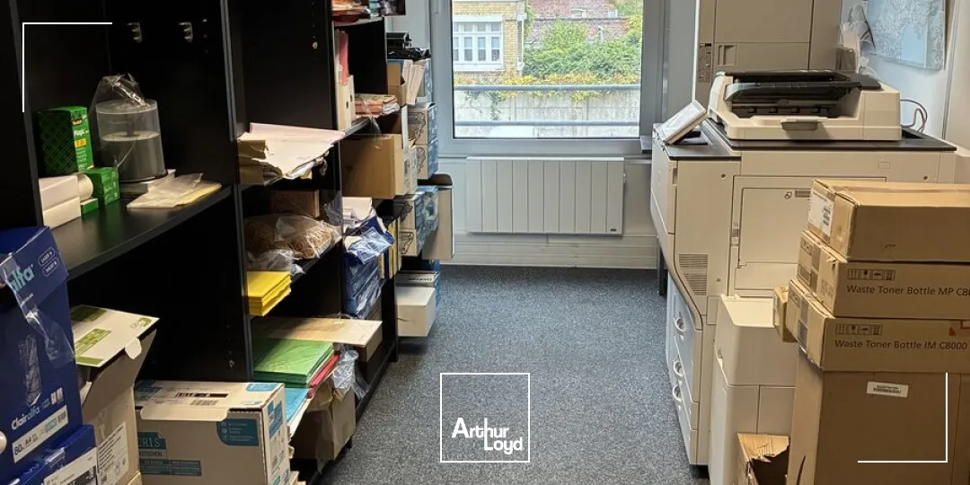 Bureaux lumineux à louer - La Madeleine, aux portes de Lille, avec parking et transports en commun immédiats !