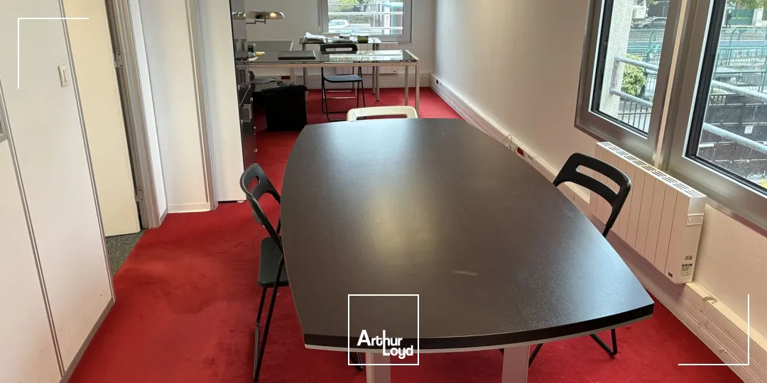 Bureaux lumineux à louer - La Madeleine, aux portes de Lille, avec parking et transports en commun immédiats !