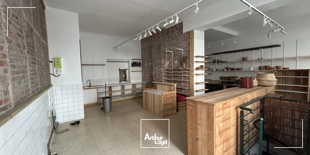 Local Commercial à Louer + Droit d'entrée