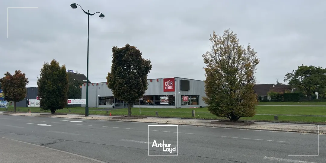 Local commercial 950 m² à louer - Axe passant et visibilité exceptionnelle à Noyelles-Godault