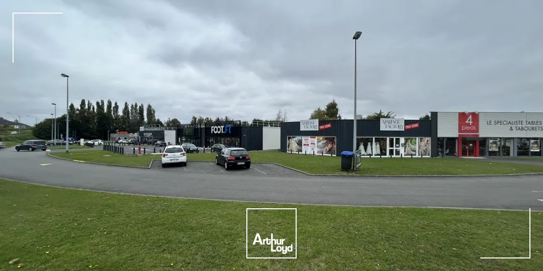 Local commercial 950 m² à louer - Axe passant et visibilité exceptionnelle à Noyelles-Godault