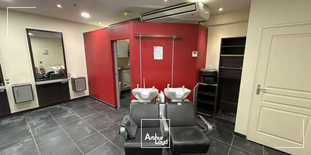 Cellule commerciale à vendre au coeur de la galerie marchande Auchan Sin-le-Noble - Emplacement stratégique à fort passage