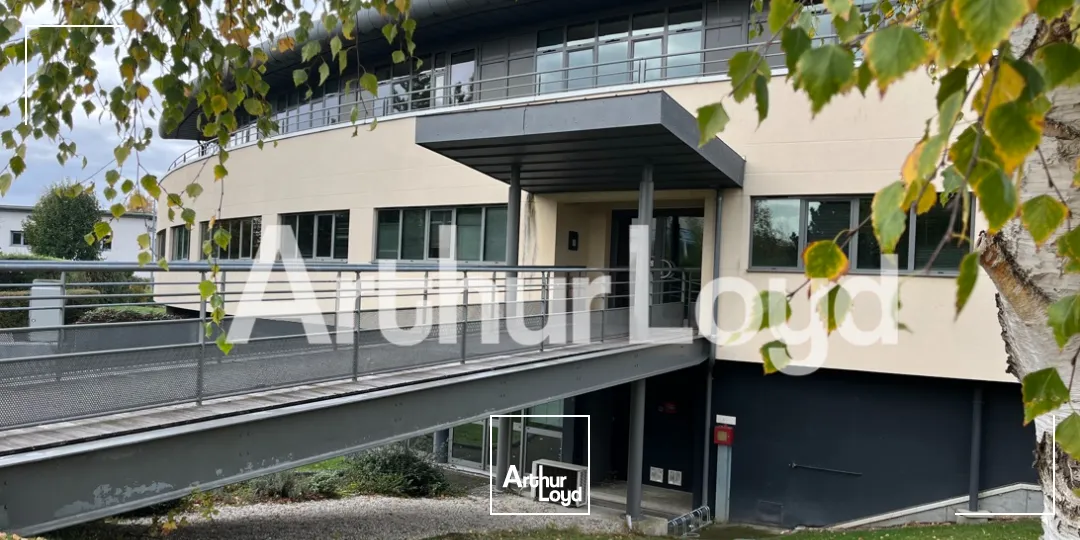 BATIMENT TERTIAIRE A VENDRE - ST CONTEST