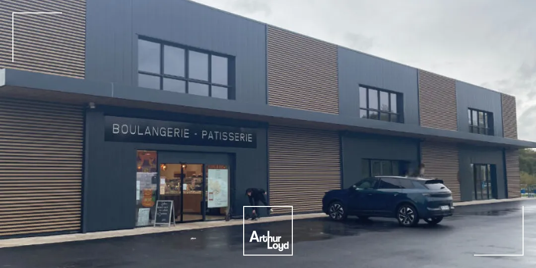 Cellules commerciales 430 m², avec 250 m² de surface de vente + grand parking