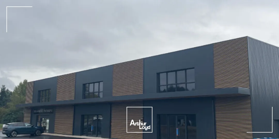 Cellules commerciales 430 m², avec 250 m² de surface de vente + grand parking