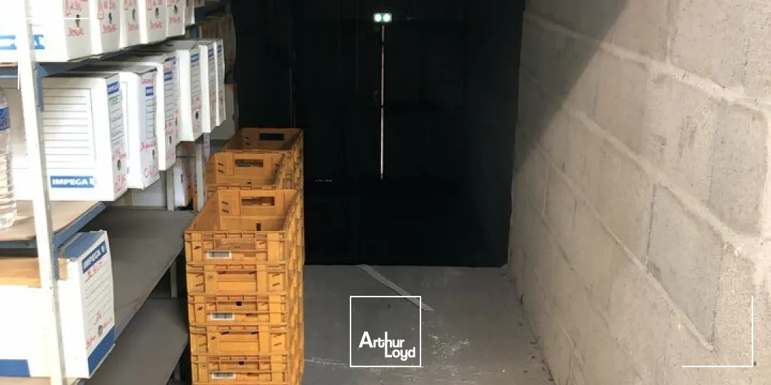 ENTREPOT 1483 M2 DIVISIBLE NIORT SAINT LIGUAIRE