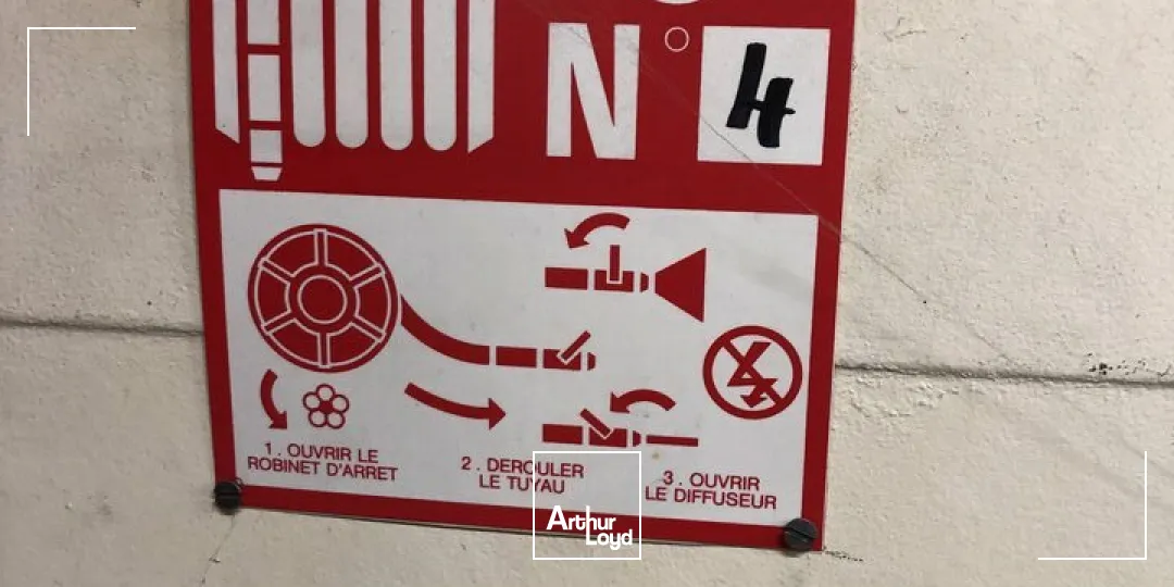 ENTREPOT 1483 M2 DIVISIBLE NIORT SAINT LIGUAIRE