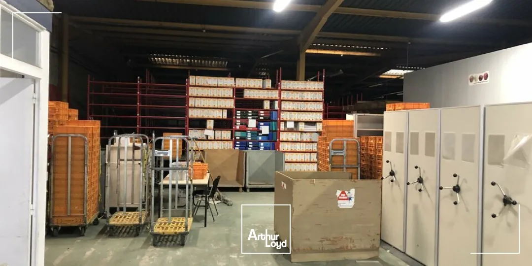 ENTREPOT 1483 M2 DIVISIBLE NIORT SAINT LIGUAIRE