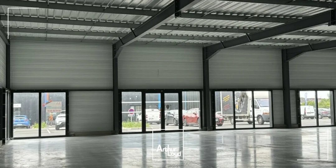 MONTBAZON LOCAL COMMERCIAL A VENDRE 300 M² NEUF