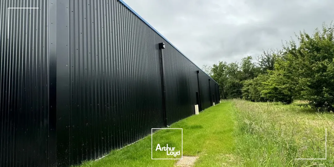 MONTBAZON LOCAL COMMERCIAL A VENDRE 300 M² NEUF