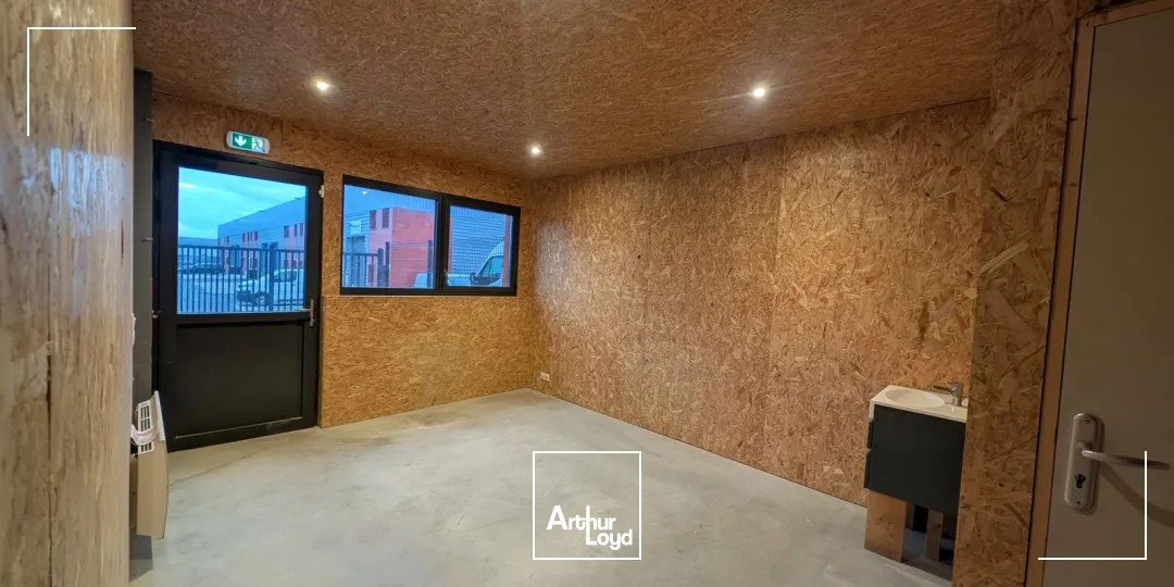 A LOUER - STOCKAGE - BUREAUX - BRAIS - ST NAZAIRE