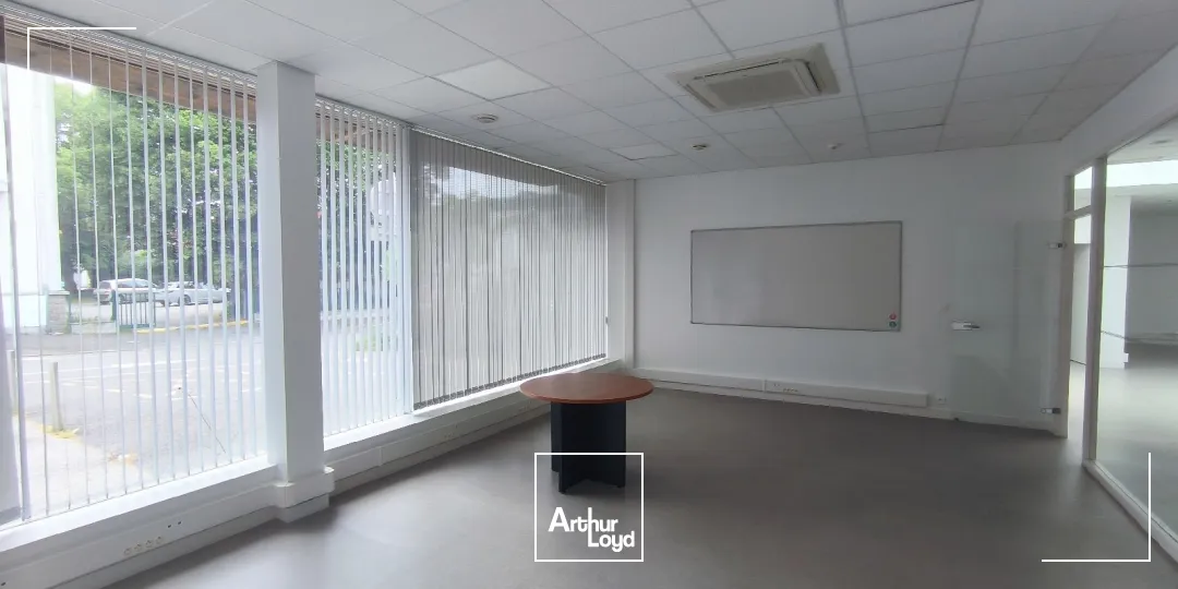 A LOUER - BUREAUX - 150 M2 - LOCAL COMMERCIAL - ST NAZAIRE - GARE