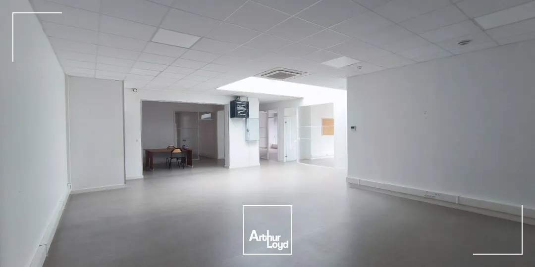 A LOUER - BUREAUX - 150 M2 - LOCAL COMMERCIAL - ST NAZAIRE - GARE