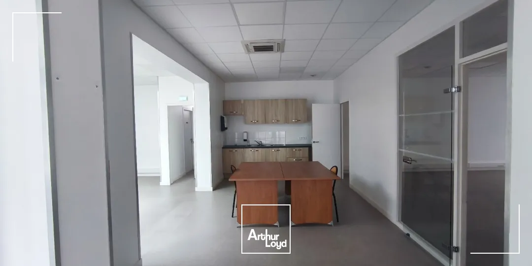 A LOUER - BUREAUX - 150 M2 - LOCAL COMMERCIAL - ST NAZAIRE - GARE