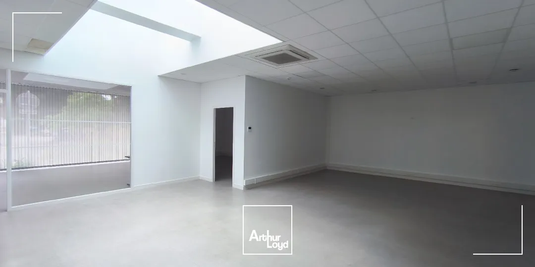 A LOUER - BUREAUX - 150 M2 - LOCAL COMMERCIAL - ST NAZAIRE - GARE