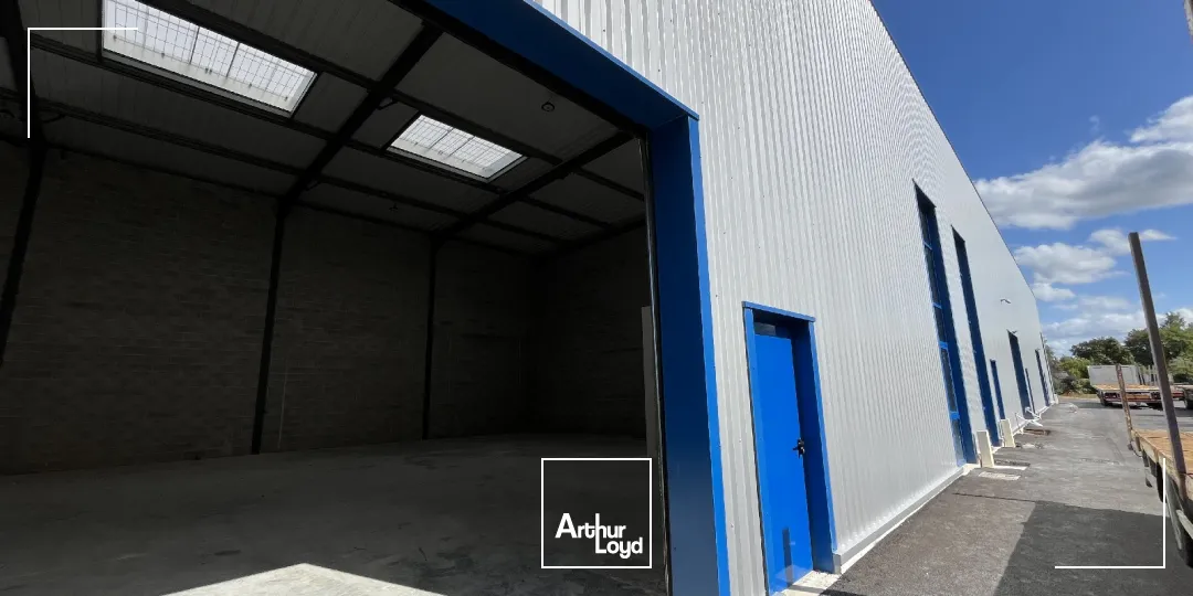 A LOUER LOCAUX D'ACTIVITÉ DE 285 ERCUIS