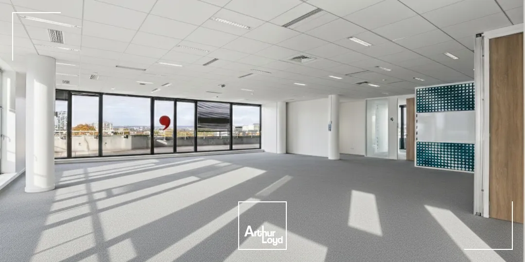Clichy, bureaux rénovés avec vue sur la Seine et nombreux services dans un immeuble de standing