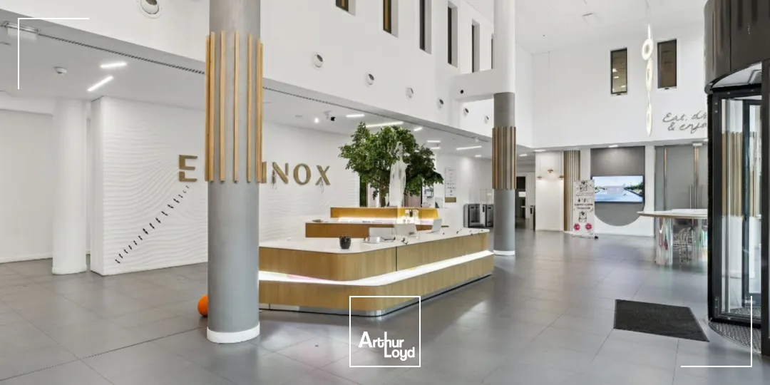 Clichy, bureaux rénovés avec vue sur la Seine et nombreux services dans un immeuble de standing