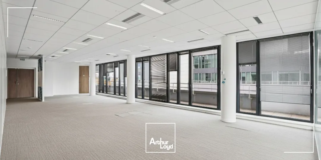 Clichy, bureaux rénovés avec vue sur la Seine et nombreux services dans un immeuble de standing