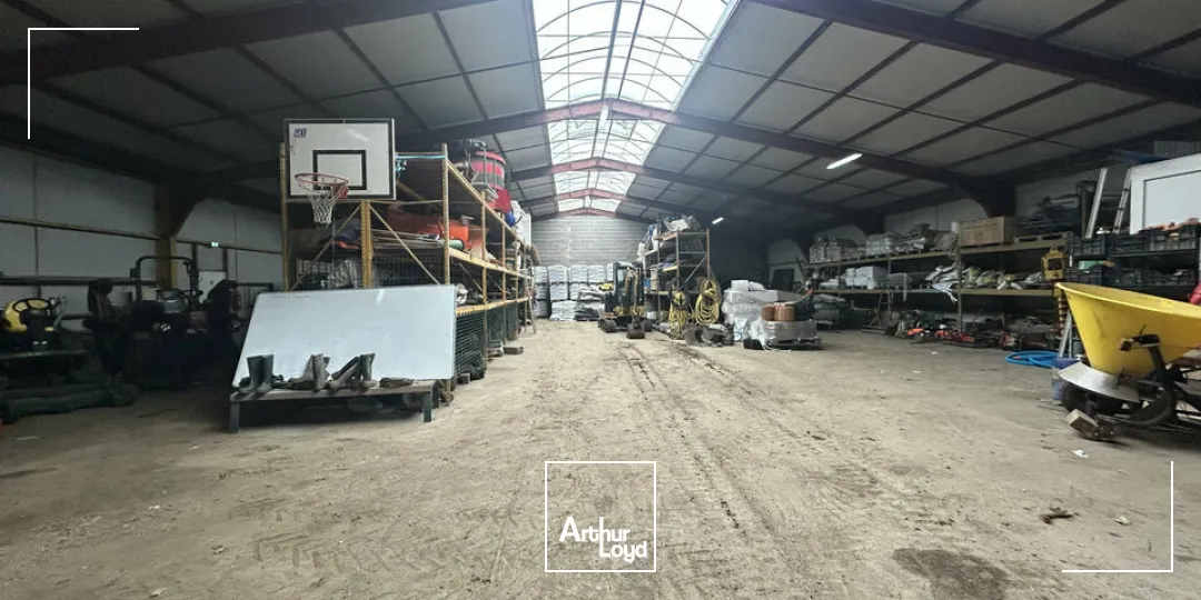 LOCAL D'ACTIVITE - ENTREPOT à LOUER de 600 m²