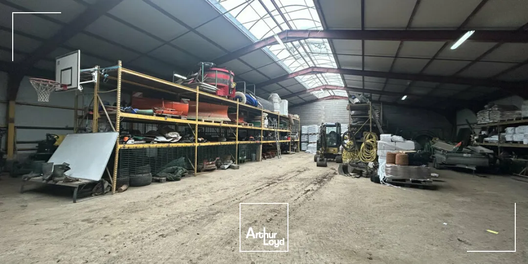 LOCAL D'ACTIVITE - ENTREPOT à LOUER de 600 m²