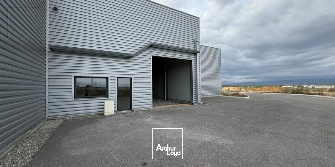 Local de stockage ou d'atelier, situés sur la zone Est de Valence, à proximité immédiate des axes autoroutier.