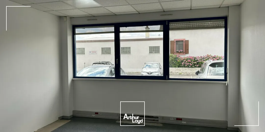 BUREAUX à VENDRE de 786 m²