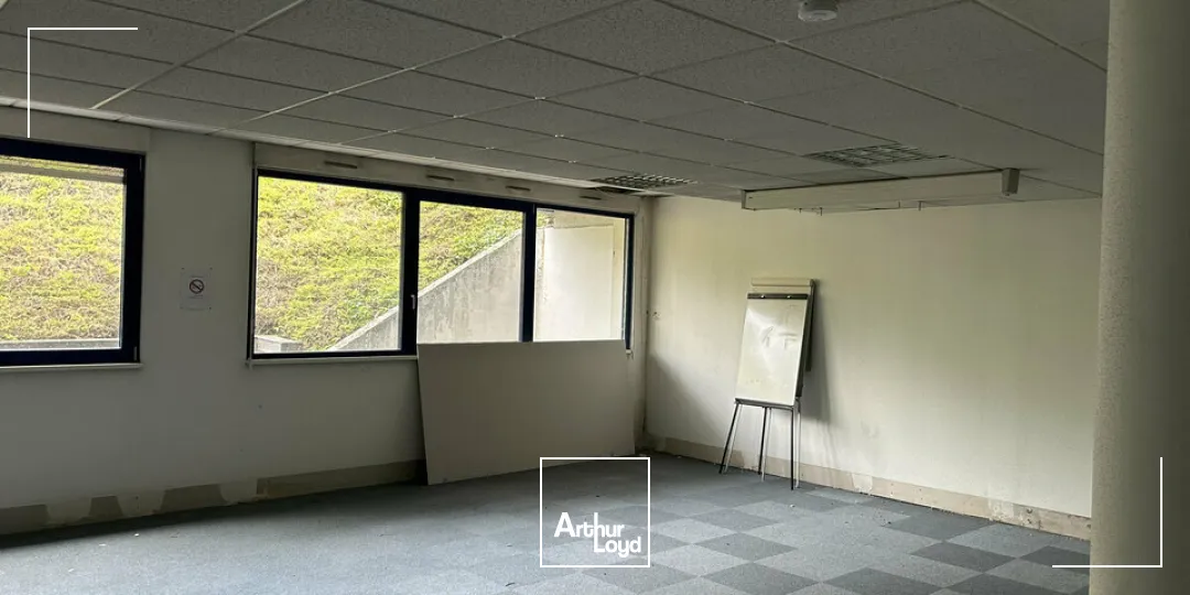 BUREAUX à VENDRE de 786 m²
