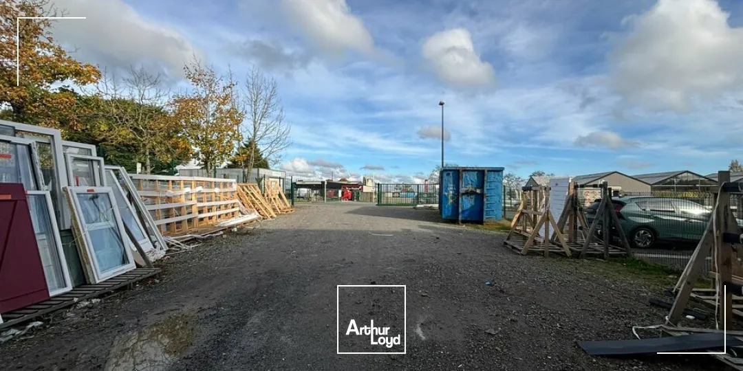 À louer  Bâtiment de stockage de 460 m² avec grande hauteur et accès poids lourds - Zone d'activités d'Aubigny (proche la Roche-sur-Yon)
