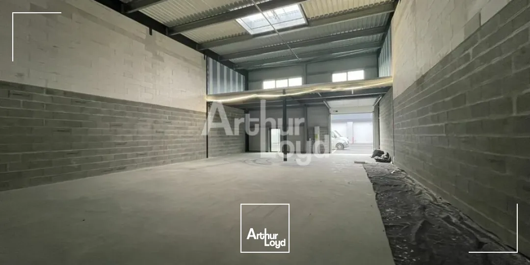 ZI SAINT BARTHÉLÉMY D'ANJOU CELLULE D'ACTIVITÉ NEUVE AVEC PARKING 276 m² A VENDRE