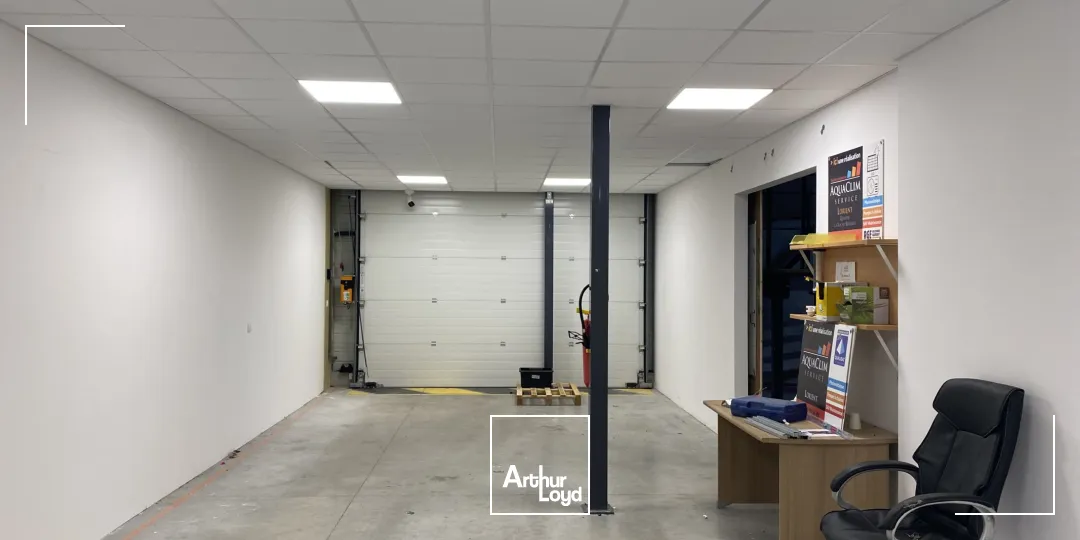 A LOUER - LOCAL D'ACTIVITE ET BUREAUX DE 3200 M² - QUEVEN