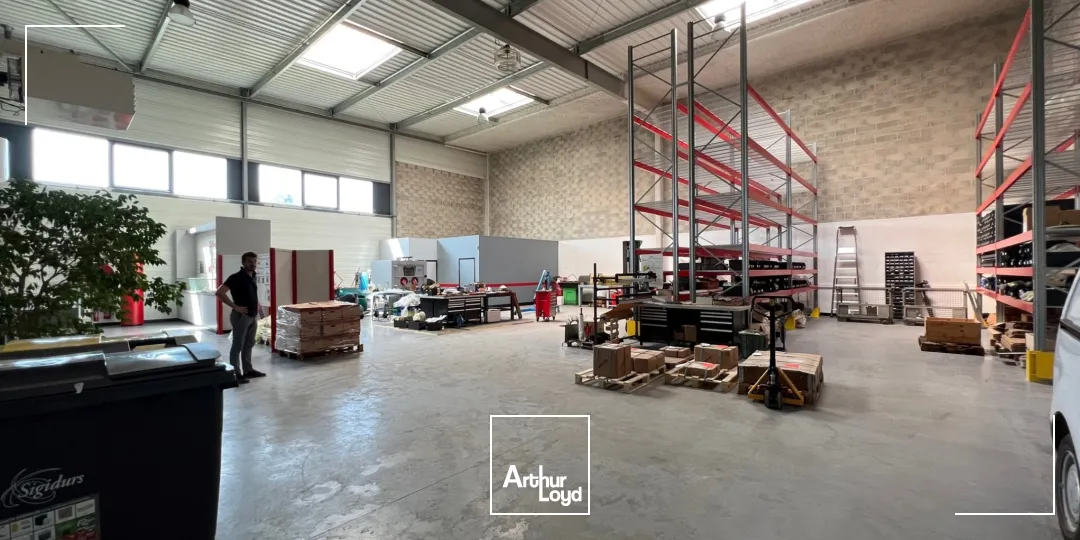 À louer en bail commercial : Atelier professionnel 470 m² - Goussainville - Proximité immédiate CDG