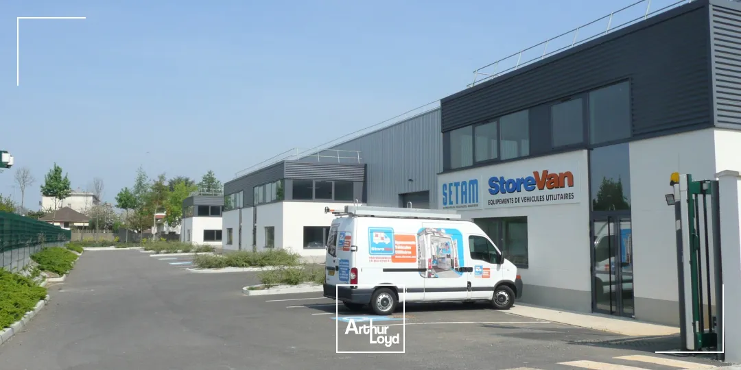 À louer en bail commercial : Atelier professionnel 470 m² - Goussainville - Proximité immédiate CDG