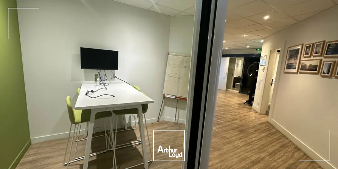 BUREAUX à VENDRE de 435.99 m²