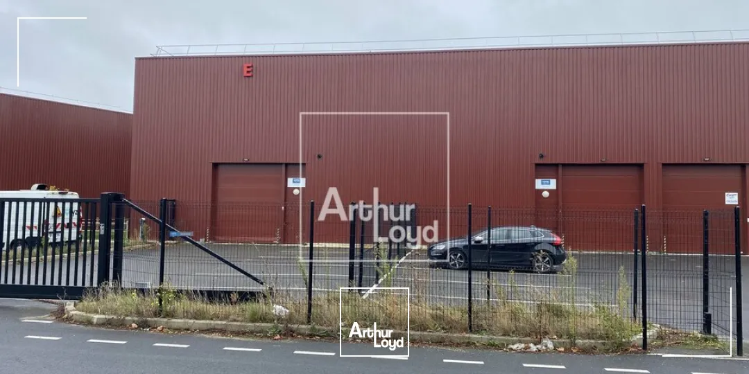 SAINT PIERRE DU PERRAY - LOCAUX D'ACTVITES A LOUER