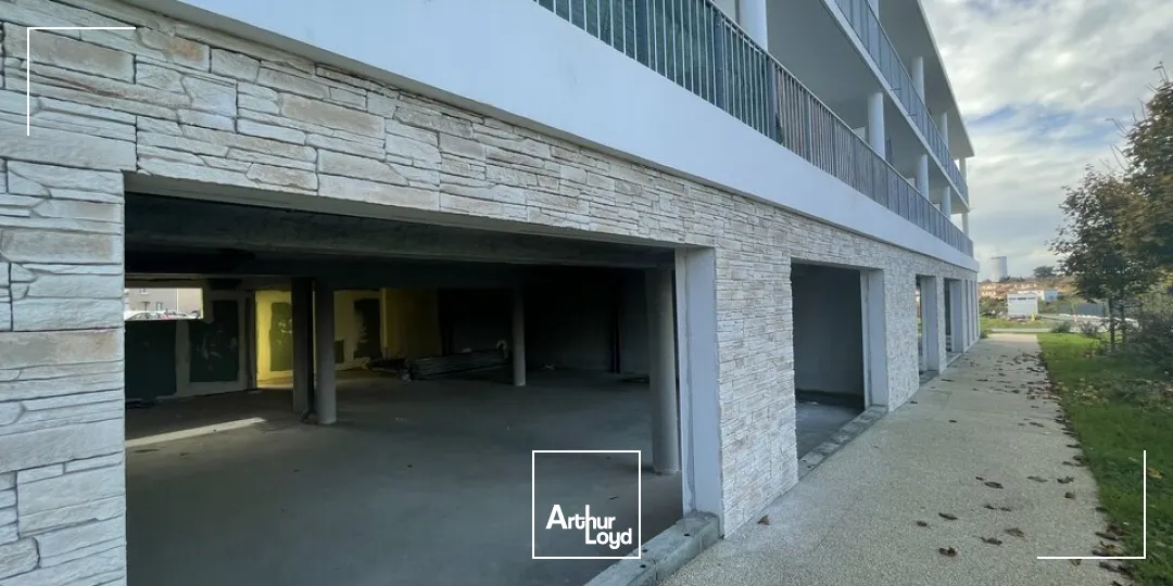 A VENDRE LOCAL PROFESSIONNEL 143M2 SAINT BENOIT - ZONE PRE MEDARD