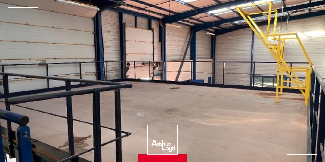 À VENDRE : Local d'activités de 917 m², indépendant sur son terrain de 2 250 m² à Belleville-en-Beaujolais