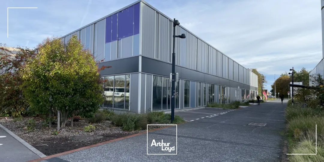 Rez-de-chaussée neufs de bureaux / services à Vendre ou à Louer à Famars, au sein de Transalley, avec un effet d'enseigne .