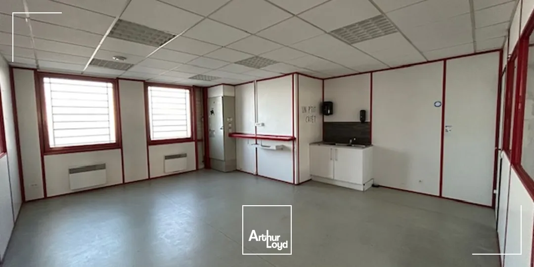 Entrepôt à louer Zone Petite Forêt , secteur zone commerciale 