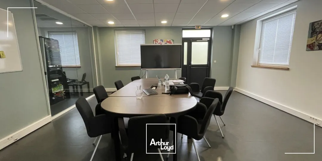 Immeuble tertiaire indépendant à louer ai CIT de Roncq