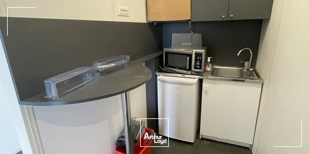 Immeuble tertiaire indépendant à louer ai CIT de Roncq