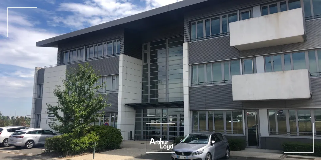 Bureaux à louer à Roissy - Immeuble Orion, 271 m² RDC & 318 m² 1er étage, BREEAM In Use Very Good, cadre paysager Golf