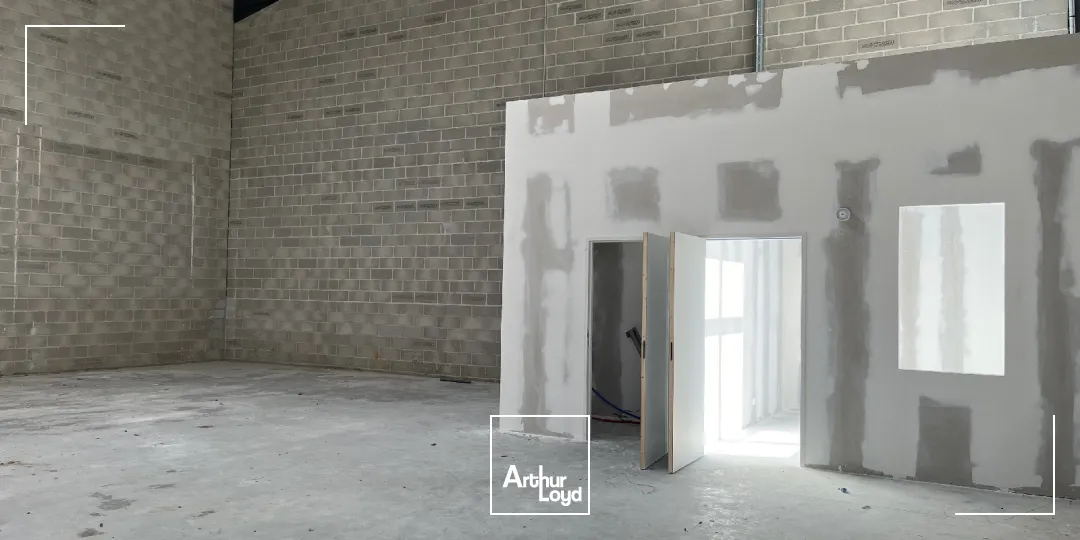 A LOUER LOCAUX D'ACTIVITÉ DE 285 M2 ERCUIS