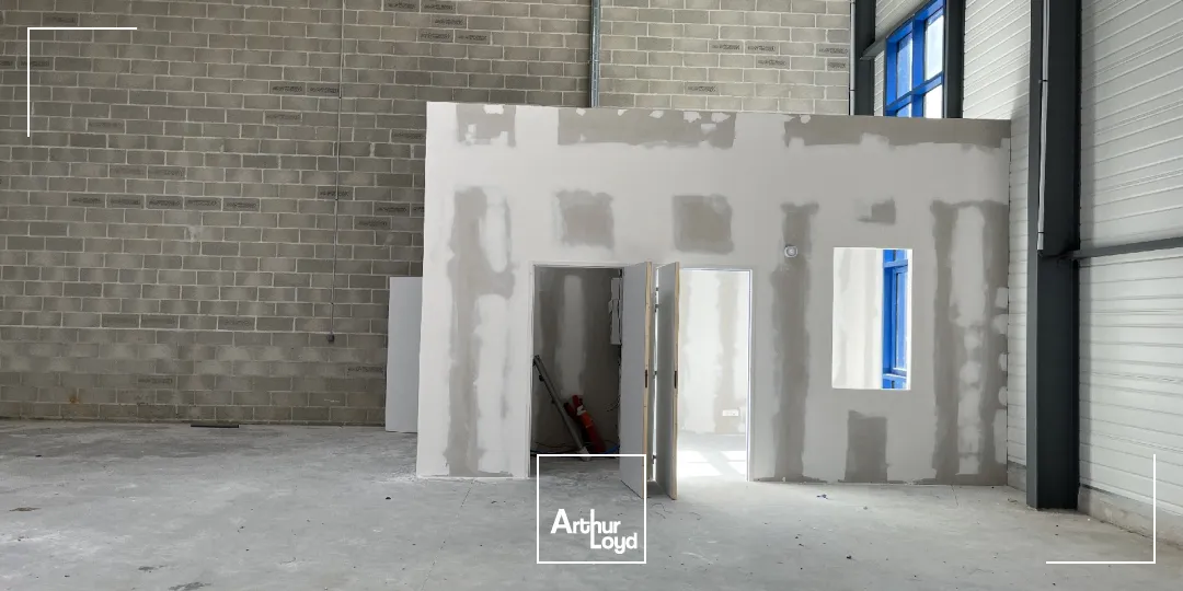 A LOUER LOCAUX D'ACTIVITÉ DE 285 M2 ERCUIS