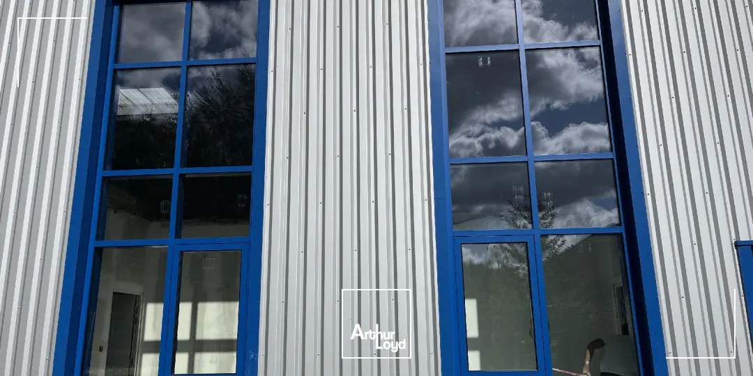 A LOUER LOCAUX D'ACTIVITÉ DE 285 M2 ERCUIS